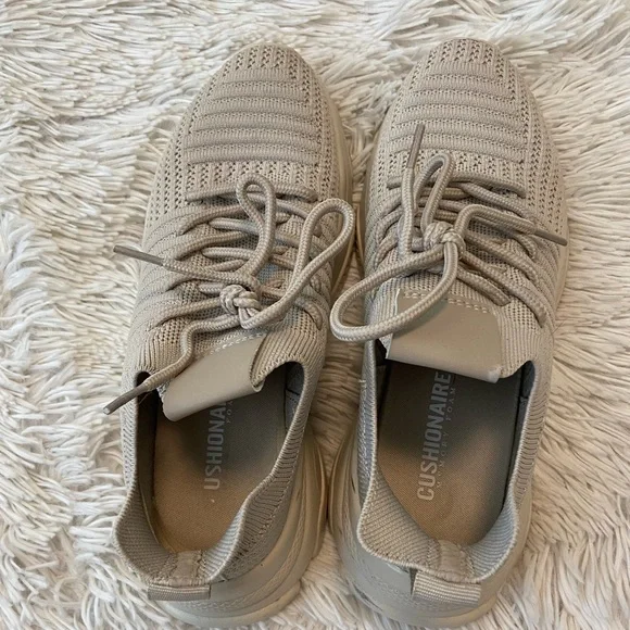 Tan lightweight tennis shoes, size 6.5 - Picture 4 of 8